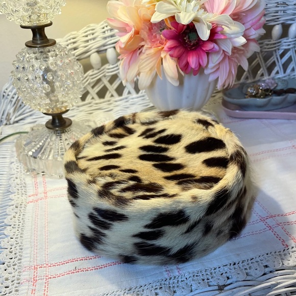 🎶SOLD**Leopard print pillbox hat🎶 Vintage. 🎀 - Picture 3 of 15